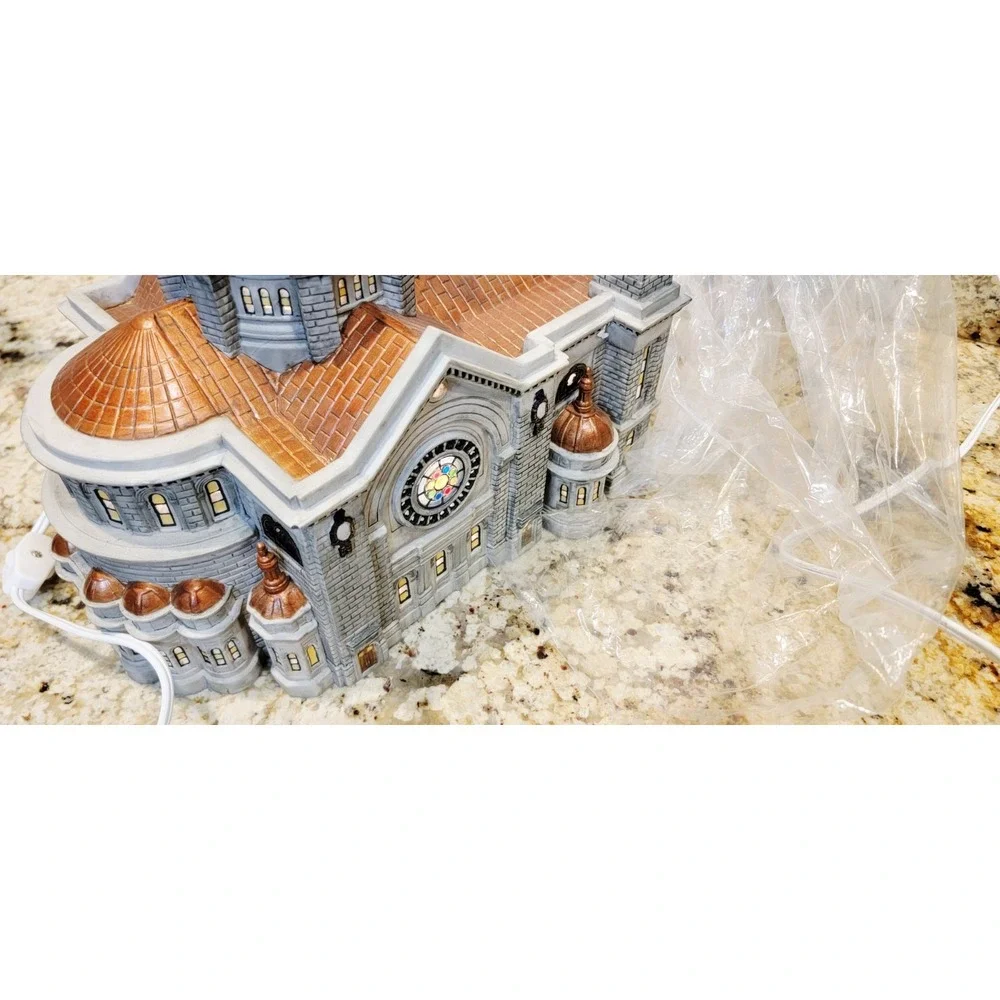 DEPT 56 HISTORICAL LANDMARK SERIES CATHEDRAL OF SAINT PAUL WITH COPPER ROOF